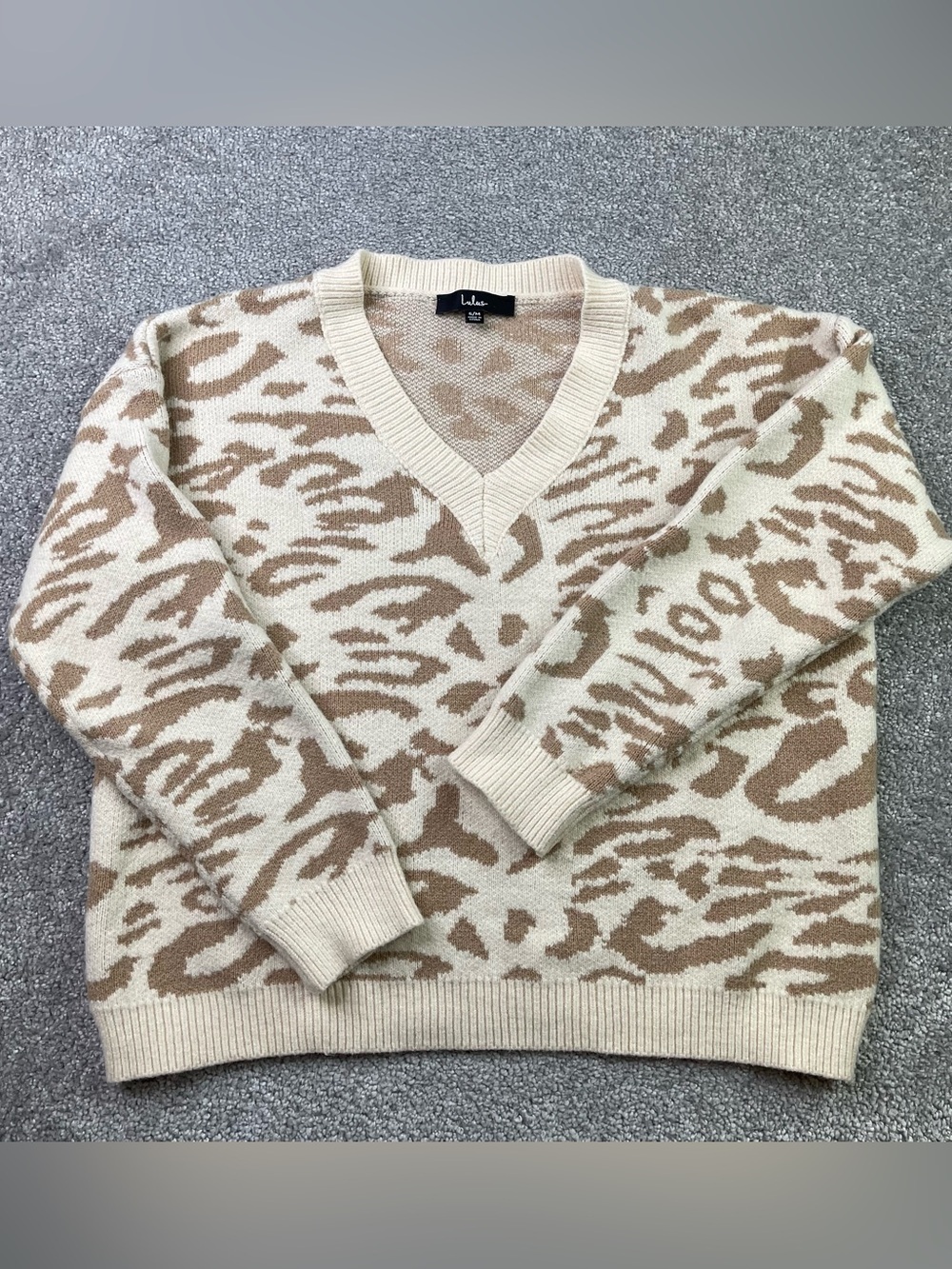Lulus Beige & Cream V-Neck Animal Print Sweater Size S/M